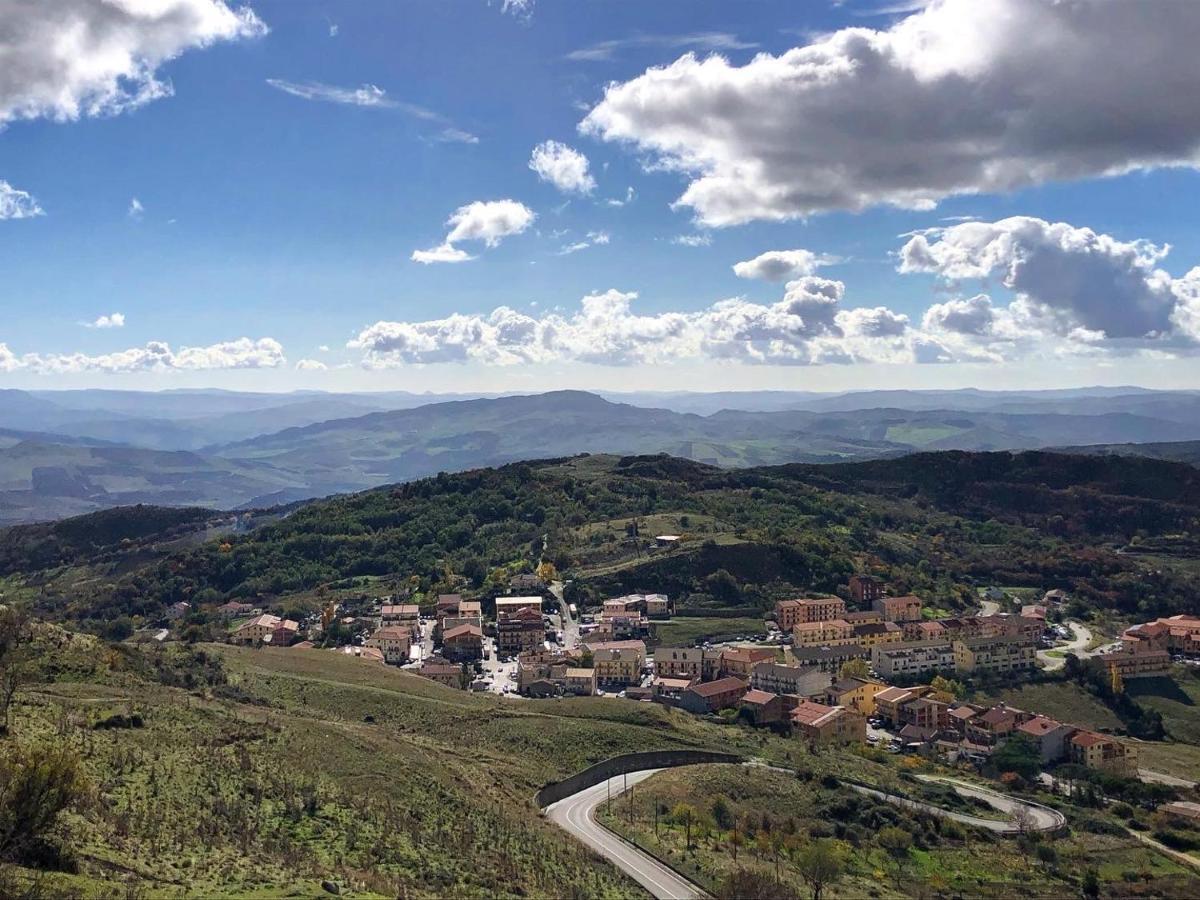 Verso Est Petralia Soprana Luaran gambar